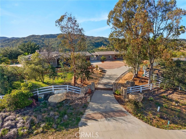 Detail Gallery Image 2 of 75 For 37527 La Encina Cir, Murrieta,  CA 92562 - 4 Beds | 3/1 Baths