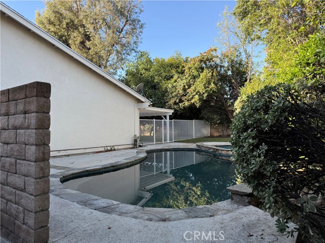 Detail Gallery Image 22 of 29 For 9201 Paso Robles, Northridge,  CA 91325 - 4 Beds | 4 Baths