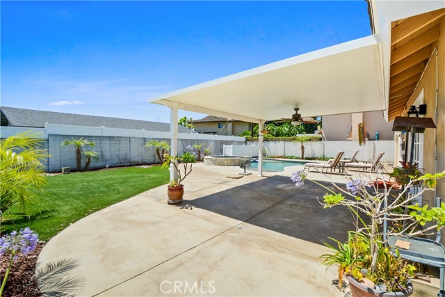 16091 Gold Circle, Huntington Beach CA: https://media.crmls.org/medias/d601f6ef-7e99-4e9c-9b84-53c1b884745f.jpg