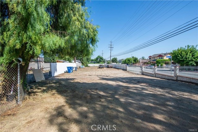 13520 Fenton Avenue, Sylmar CA: https://media.crmls.org/medias/d6023707-eb9a-4f76-9b97-ef664eb69487.jpg