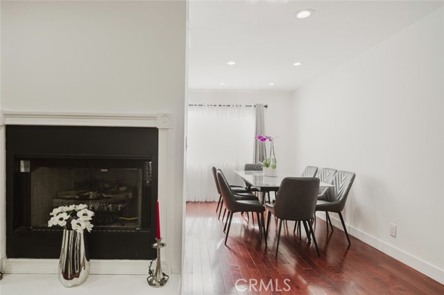 Detail Gallery Image 10 of 39 For 9775 via Roma, Burbank,  CA 91504 - 2 Beds | 3 Baths