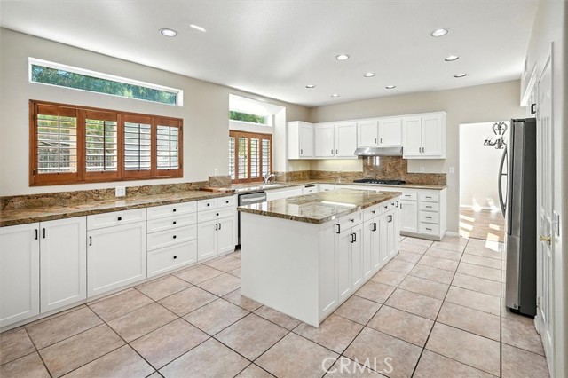 Detail Gallery Image 16 of 45 For 14433 Grandifloras Rd, Canyon Country,  CA 91387 - 4 Beds | 3 Baths