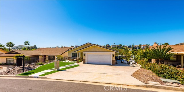 Detail Gallery Image 8 of 71 For 22601 Blue Teal, Canyon Lake,  CA 92587 - 3 Beds | 2/2 Baths