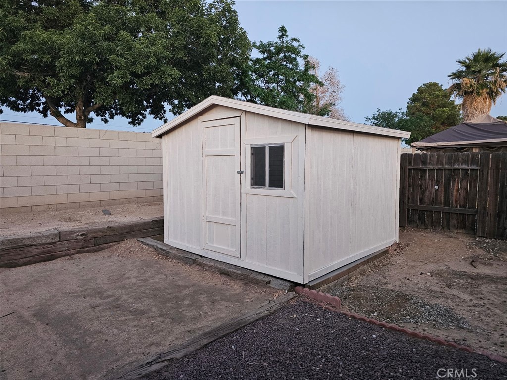 https://media.crmls.org/medias/d6034cc9-4e55-4745-9e2e-bf25db1925cb.jpg?preset=X-Large
