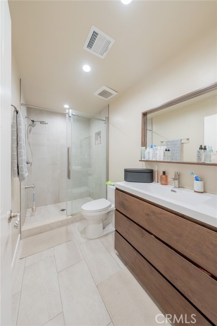 9720 Hayvenhurst photo 21