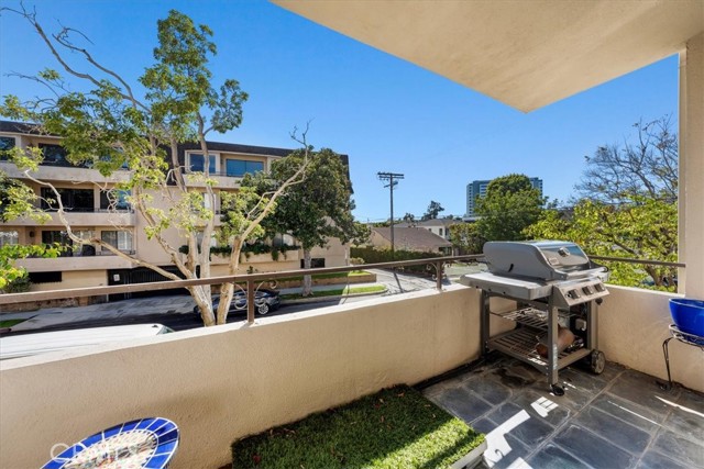 Detail Gallery Image 49 of 52 For 1167 Roxbury Dr #103,  Los Angeles,  CA 90035 - 2 Beds | 4/1 Baths