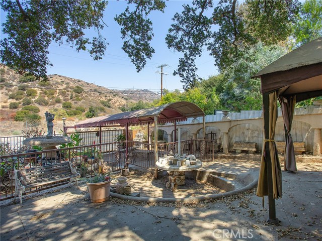 8618 La Tuna Canyon Road, Sun Valley CA: https://media.crmls.org/medias/d604aa03-5a71-4591-9923-d94fba38b0c8.jpg