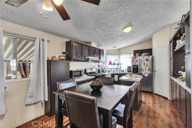 Detail Gallery Image 3 of 20 For 3825 Crestmore #480,  Jurupa Valley,  CA 92509 - 3 Beds | 2 Baths