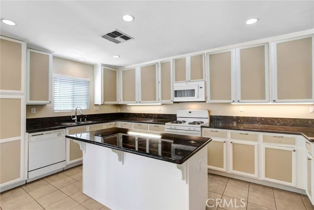 446 N Placer Privado, Ontario CA: https://media.crmls.org/medias/d6060ed1-bd0d-473e-904b-6474de3f7b7f.jpg