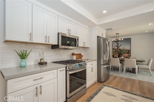 Detail Gallery Image 8 of 32 For 19828 Lull, Winnetka,  CA 91306 - 4 Beds | 3 Baths