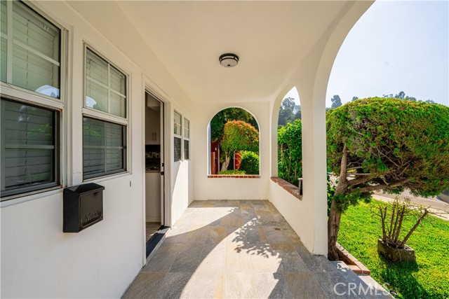 319 Roads End Street, Glendale CA: https://media.crmls.org/medias/d6068e81-66ac-4355-99de-b7683d41adb2.jpg