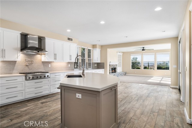 Detail Gallery Image 17 of 44 For 1030 S Summer Breeze Ln, Anaheim Hills,  CA 92808 - 5 Beds | 4/1 Baths