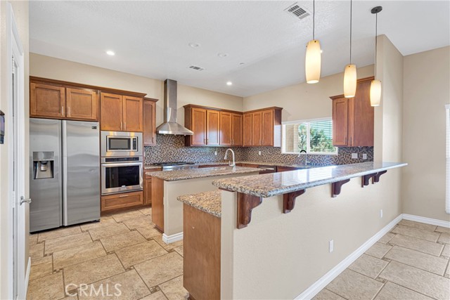 Detail Gallery Image 3 of 20 For 10925 Sage St, Oak Hills,  CA 92344 - 5 Beds | 3/1 Baths