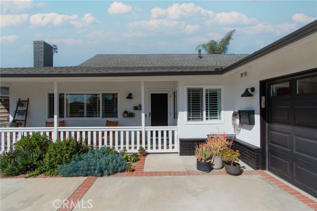Detail Gallery Image 3 of 51 For 15551 Aulnay Ln, Huntington Beach,  CA 92647 - 3 Beds | 2 Baths