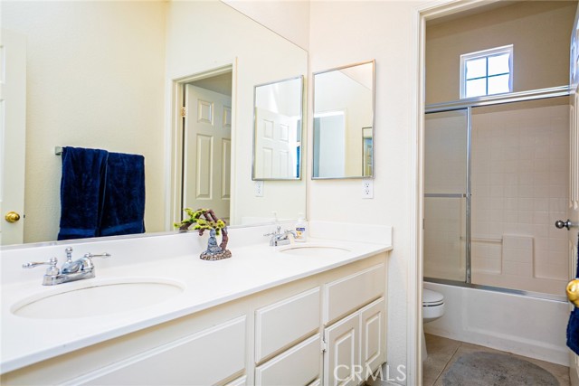 15138 Holiday Drive, Fontana CA: https://media.crmls.org/medias/d6087f6d-6404-4bed-84c0-b736057ae988.jpg