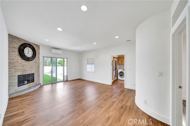 Detail Gallery Image 7 of 28 For 16707 Moorpark St, Encino,  CA 91436 - 3 Beds | 3 Baths