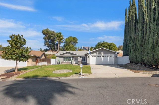 5828 Quiroz, Jurupa Valley CA: https://media.crmls.org/medias/d609b1cb-5858-4909-896c-99aa9b9649fa.jpg