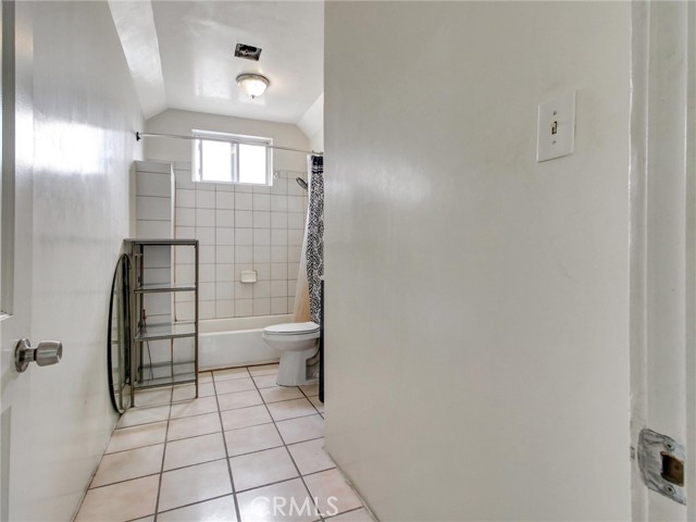 Detail Gallery Image 13 of 36 For 614 E 23rd, Los Angeles,  CA 90011 - 4 Beds | 2/1 Baths