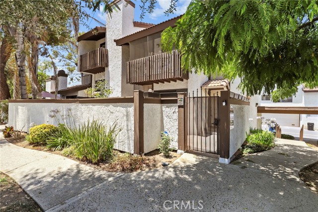 Detail Gallery Image 3 of 23 For 21535 Erwin St #131,  Woodland Hills,  CA 91367 - 2 Beds | 2 Baths