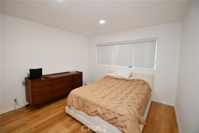1346 N Laurel Avenue photo 7