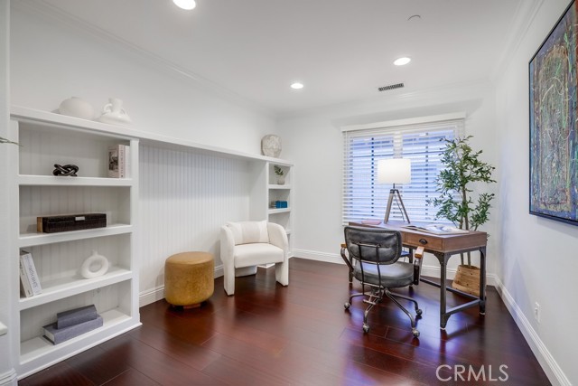 2569 Bungalow Place, Corona del Mar CA: https://media.crmls.org/medias/d60ad106-11c1-47b5-8e80-476c5053ea1a.jpg