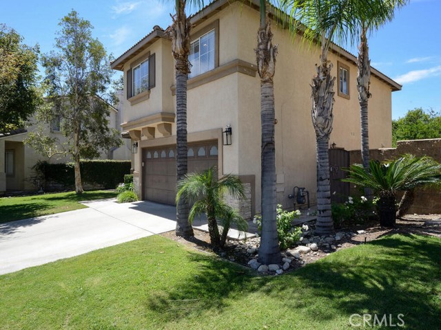 Detail Gallery Image 4 of 41 For 5764 Ventana Dr, Fontana,  CA 92336 - 3 Beds | 2/1 Baths
