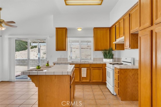 17628 Landis Drive, Victorville CA: https://media.crmls.org/medias/d60b6b31-0e0d-4d9f-a4d1-e38a5914a67a.jpg
