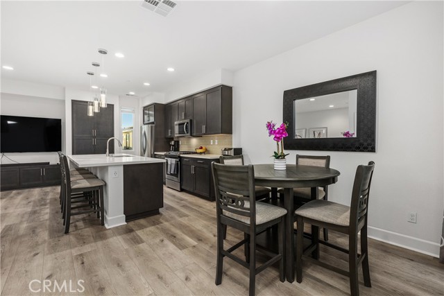 Detail Gallery Image 2 of 41 For 1191 via Lucero, Oceanside,  CA 92056 - 3 Beds | 2/2 Baths