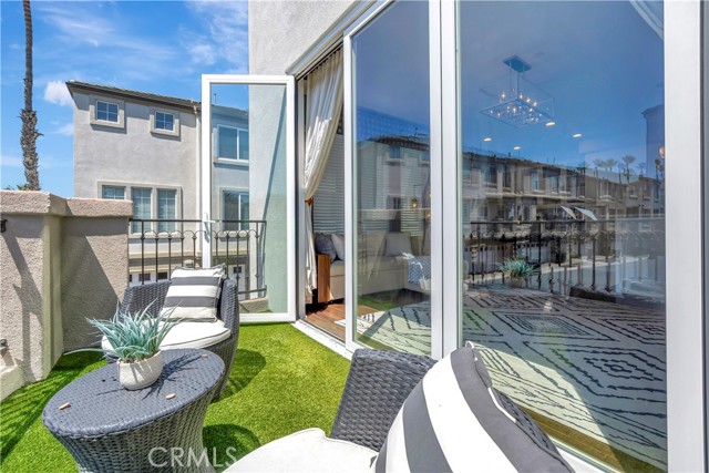 19281 Surf Drive, Huntington Beach CA: https://media.crmls.org/medias/d60c6310-5596-4177-b63d-c36141eb6e97.jpg