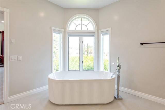 2836 N Kingsgate Drive, Orange CA: https://media.crmls.org/medias/d60d6b10-2ca4-4de5-ba90-132541903ea6.jpg