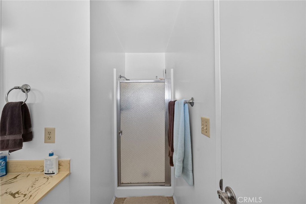 https://media.crmls.org/medias/d60dcaf2-1723-4291-bdda-5a3fb42c5339.jpg?preset=X-Large
