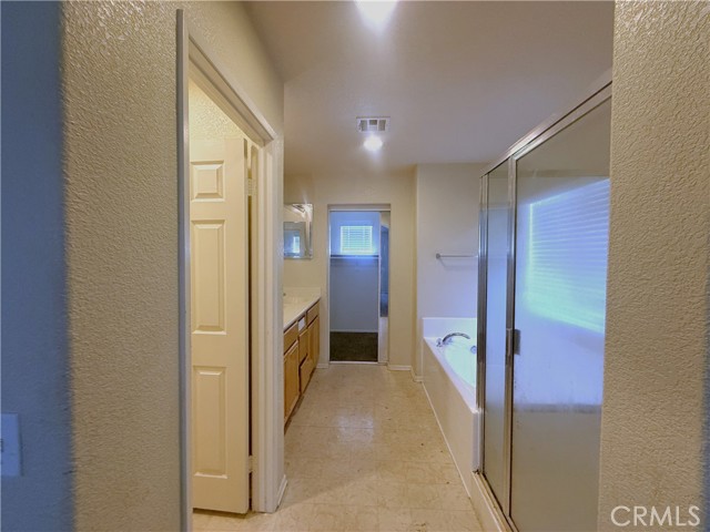 Detail Gallery Image 17 of 24 For 45572 Robinson Dr, Lancaster,  CA 93535 - 5 Beds | 3 Baths