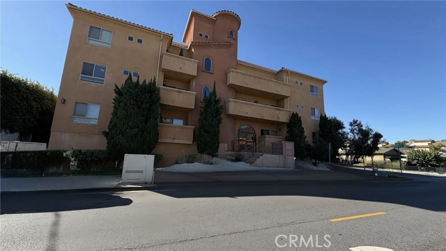 Detail Gallery Image 2 of 17 For 1515 Grismer Ave #302,  Burbank,  CA 91504 - 2 Beds | 2 Baths