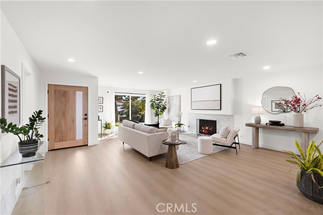 Detail Gallery Image 7 of 57 For 21361 Lemontree Ln, Huntington Beach,  CA 92646 - 5 Beds | 4 Baths