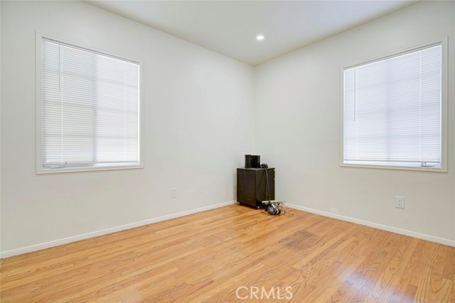 Detail Gallery Image 13 of 36 For 3055 Sycamore Ave, La Crescenta,  CA 91214 - 6 Beds | 4 Baths