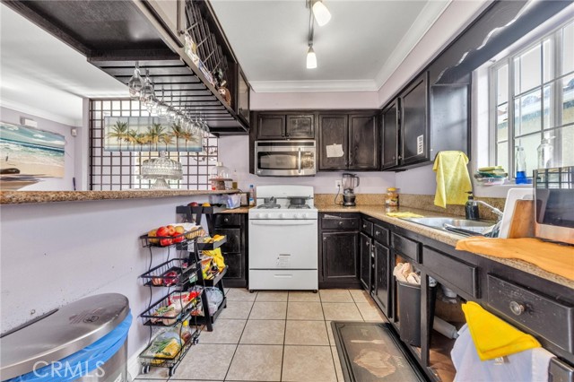 9203 Beach Street, Los Angeles CA: https://media.crmls.org/medias/d6110c27-2591-43f8-99d9-75e2ff002349.jpg