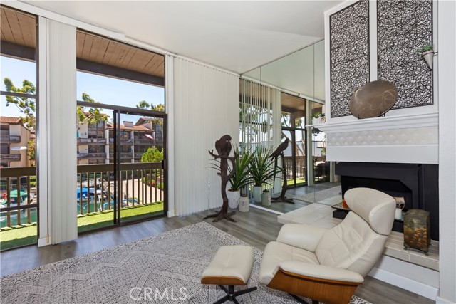 Detail Gallery Image 7 of 30 For 5226 Marina Pacifica Dr, Long Beach,  CA 90803 - 1 Beds | 1/1 Baths