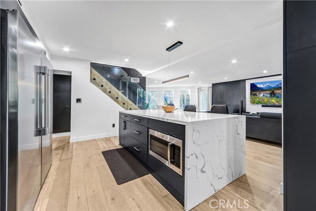 Detail Gallery Image 14 of 29 For 6672 Lakeridge Rd, Los Angeles,  CA 90068 - 3 Beds | 3 Baths