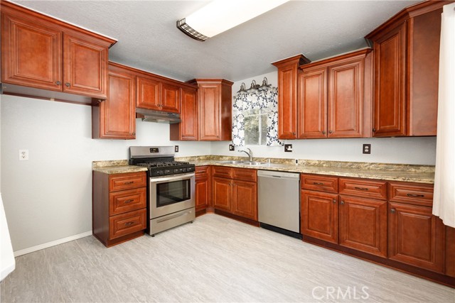 Detail Gallery Image 10 of 25 For 1187 Scenic Way, Rimforest,  CA 92378 - 2 Beds | 1/1 Baths