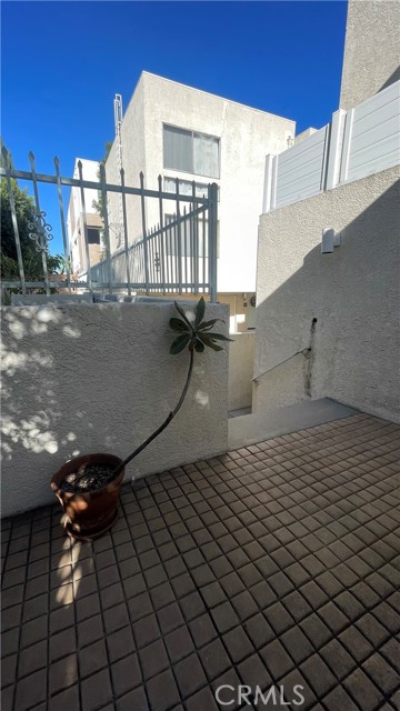 Detail Gallery Image 5 of 30 For 7311 Kester, Van Nuys,  CA 91405 - 2 Beds | 3 Baths