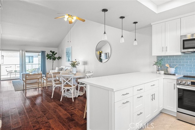 222 Irena Avenue, Redondo Beach, California 90277, 2 Bedrooms Bedrooms, ,3 BathroomsBathrooms,Residential,Sold,Irena,SB24068601