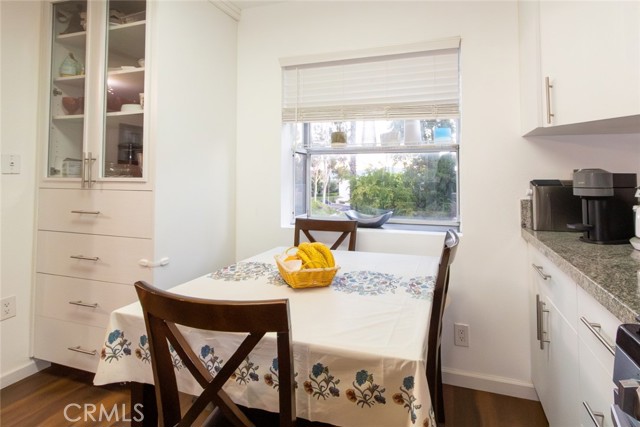 Detail Gallery Image 12 of 30 For 9551 via Ricardo, Burbank,  CA 91504 - 3 Beds | 2/1 Baths