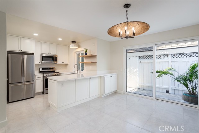 Detail Gallery Image 1 of 25 For 3 Starfish Ct #39,  Newport Beach,  CA 92663 - 3 Beds | 2/1 Baths