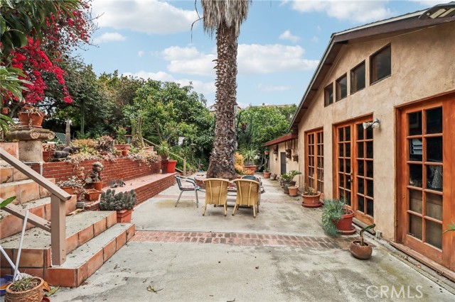 5603 Heatherdale Drive, Los Angeles CA: https://media.crmls.org/medias/d6170d64-0fe2-46cd-a9dc-891e386024f4.jpg