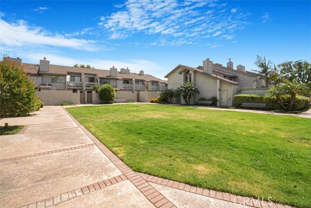 2220 E Chapman Avenue, Fullerton CA: https://media.crmls.org/medias/d6173e4b-dd98-4767-bbf0-c23bf54291ab.jpg
