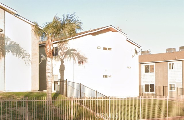 Detail Gallery Image 2 of 4 For 1308 Flower St, Bakersfield,  CA 93305 - – Beds | – Baths