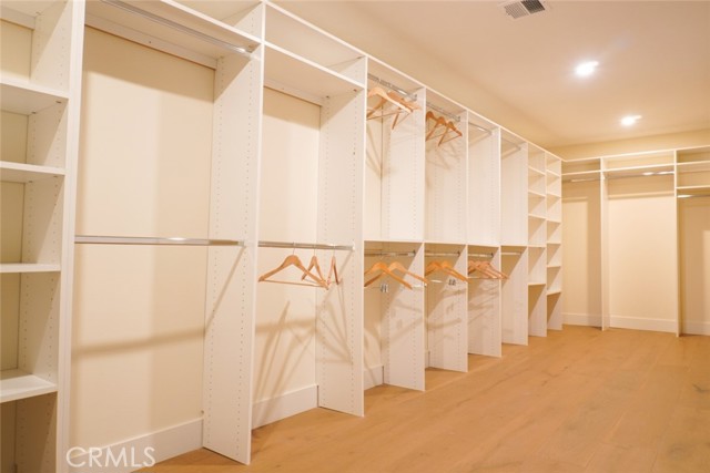 23242 Burbank Boulevard, Woodland Hills CA: https://media.crmls.org/medias/d6177974-36fa-4899-86a6-3aa186f91029.jpg