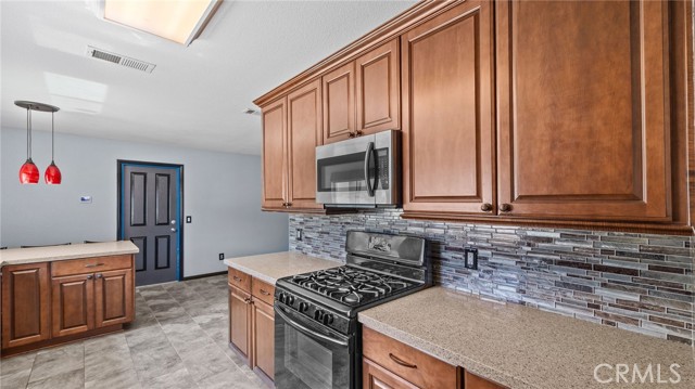 Detail Gallery Image 6 of 36 For 4665 La Paz Ln, Riverside,  CA 92501 - 4 Beds | 2 Baths