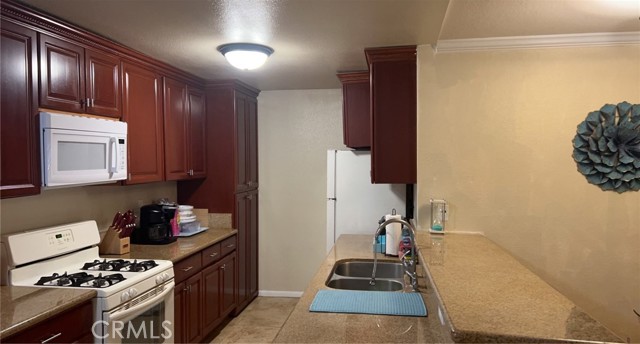 Detail Gallery Image 6 of 32 For 11252 Peach Grove St #107,  North Hollywood,  CA 91601 - 2 Beds | 2 Baths