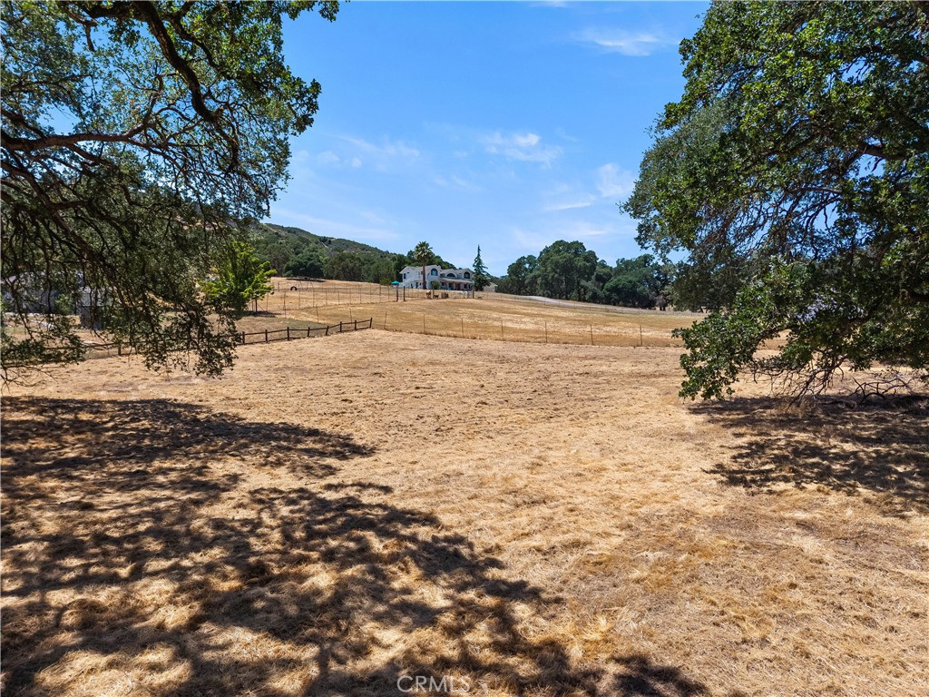https://media.crmls.org/medias/d618d866-d361-498c-8d89-805b4d0e94c9.jpg?preset=X-Large